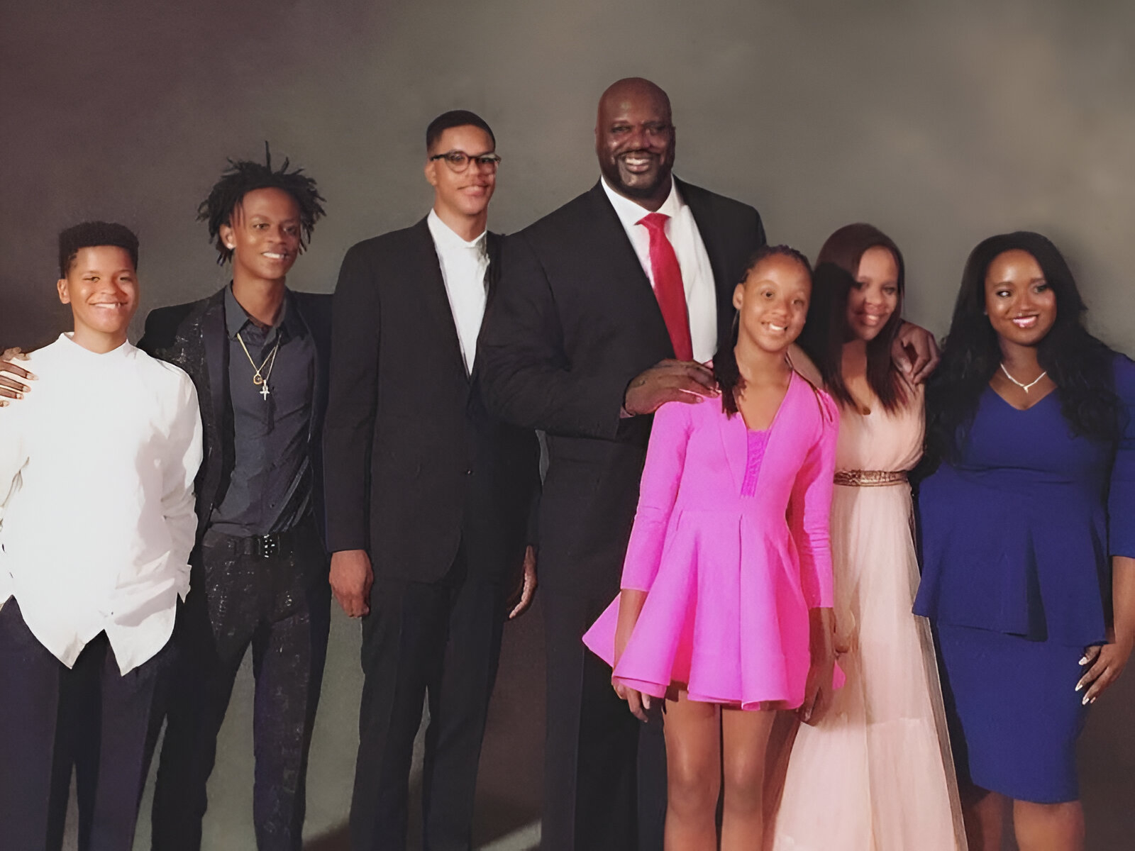 Shaquille O'Neal and his six kids.