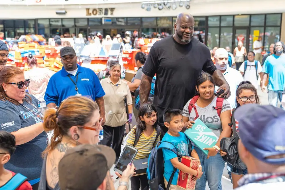Shaq at School with kids